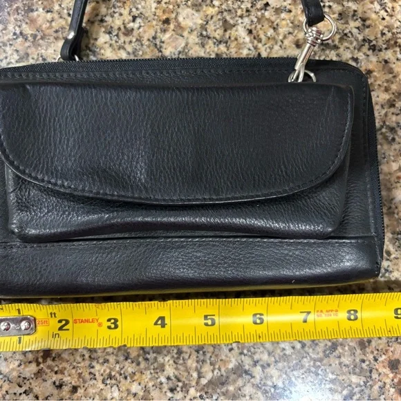 Wilsons Leather Elegant Black Crossbody Bag - Picture 13 of 16